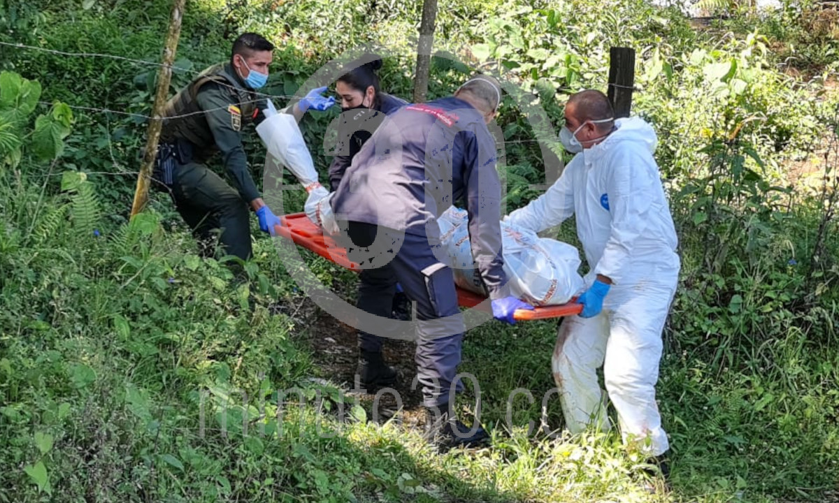 EN FOTOS: Con los pantalones abajo y con múltiples puñaladas encontraron a una mujer muerta 9 CALDAS