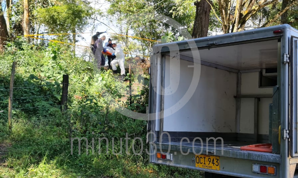 EN FOTOS: Con los pantalones abajo y con múltiples puñaladas encontraron a una mujer muerta 7 CALDAS