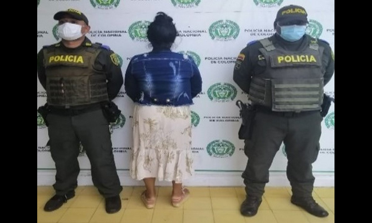Cogieron a esta mujer que estaría agrediendo con un cuchillo a su propia nieta Cogieron a esta mujer que estaría agrediendo con un cuchillo a su propia nieta