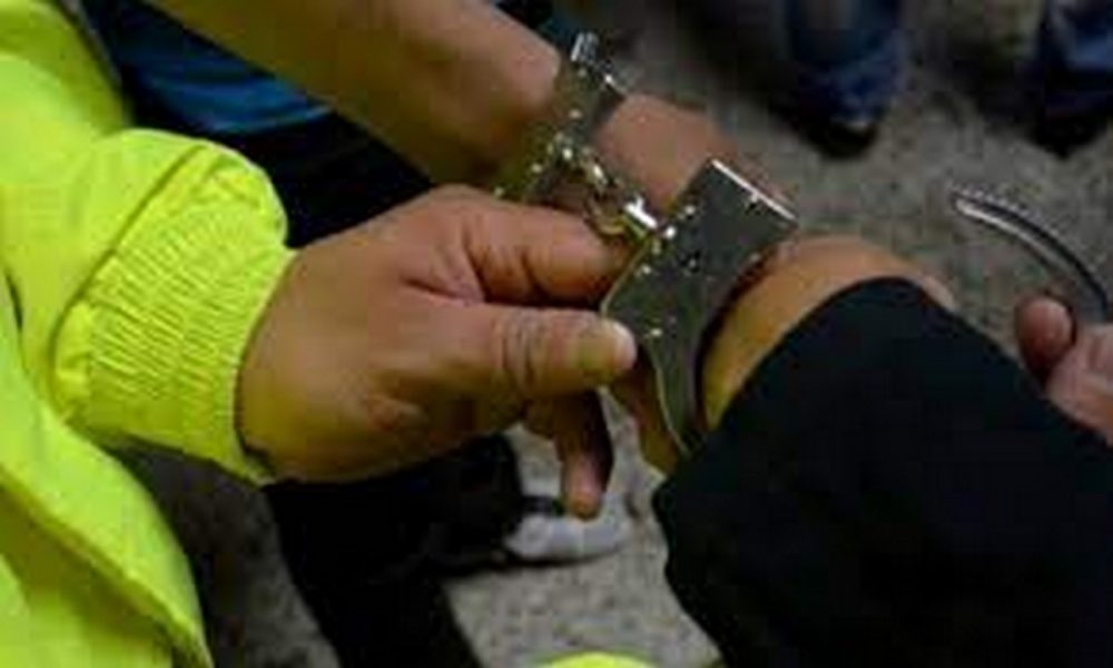 Les pidieron la licencia de conducción y entregaron una falsa