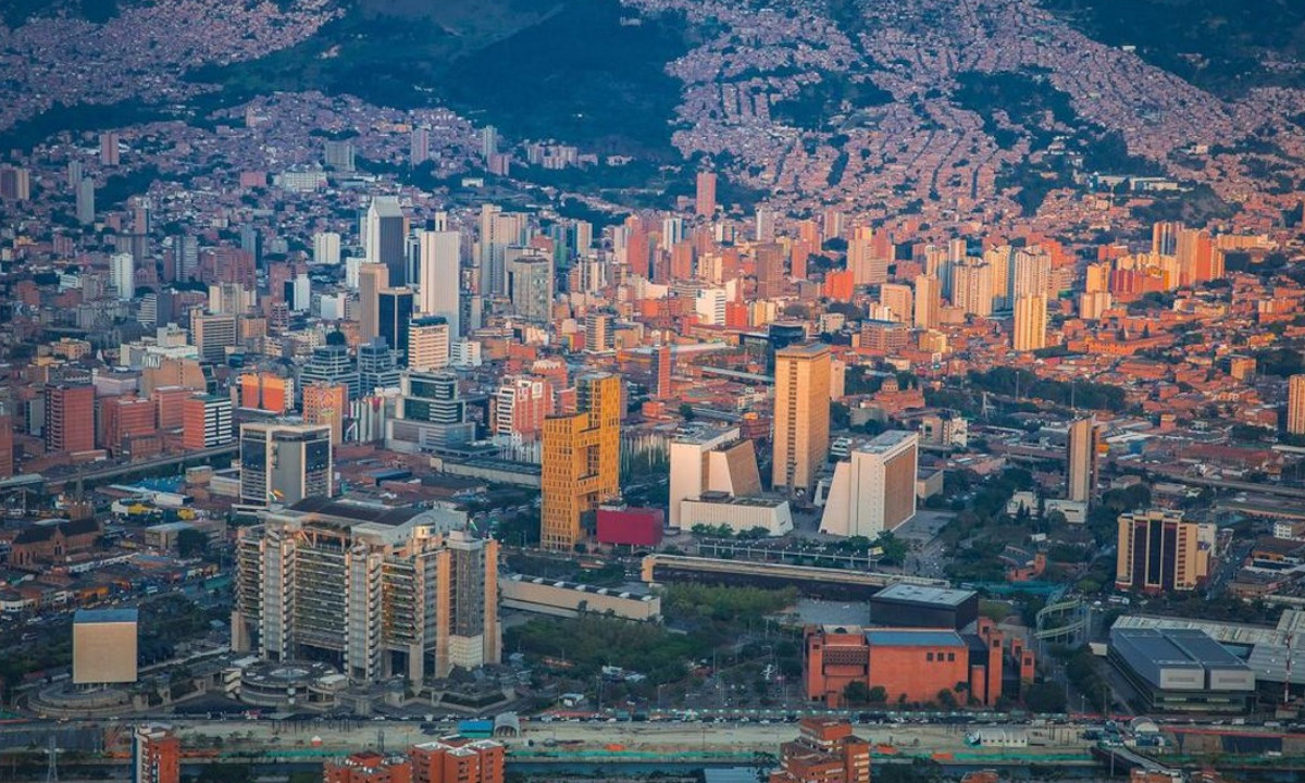 Aprobaron beneficios de impuesto predial a propietarios de edificios evacuados 1 Concejales de Medellín aprobaron beneficios de impuesto predial a propietarios de edificios evacuados