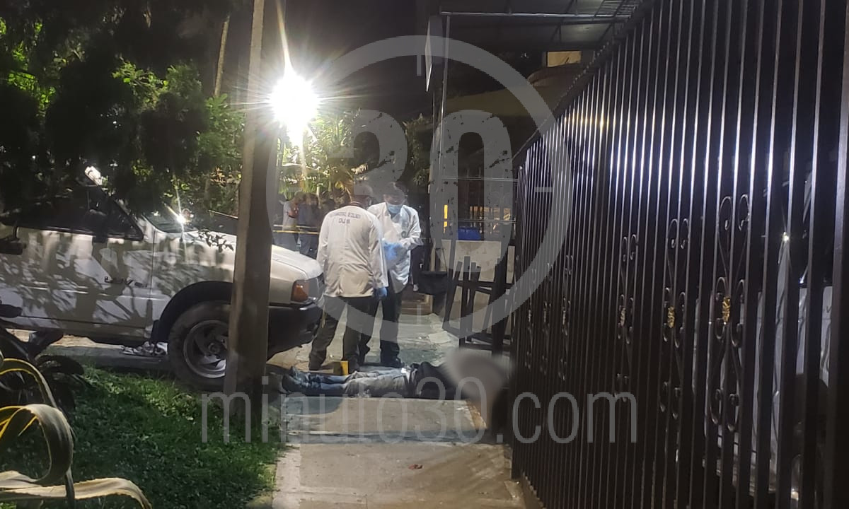 EN FOTOS: Estaban viendo el partido en una tienda de Itagüí cuando le dieron bala a un muchacho 3 Itagüí