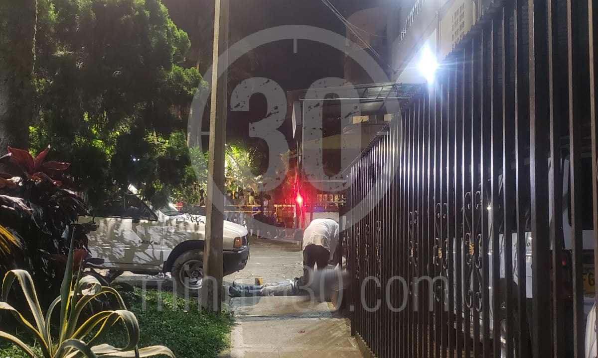 EN FOTOS: Estaban viendo el partido en una tienda de Itagüí cuando le dieron bala a un muchacho 2 Itagüí
