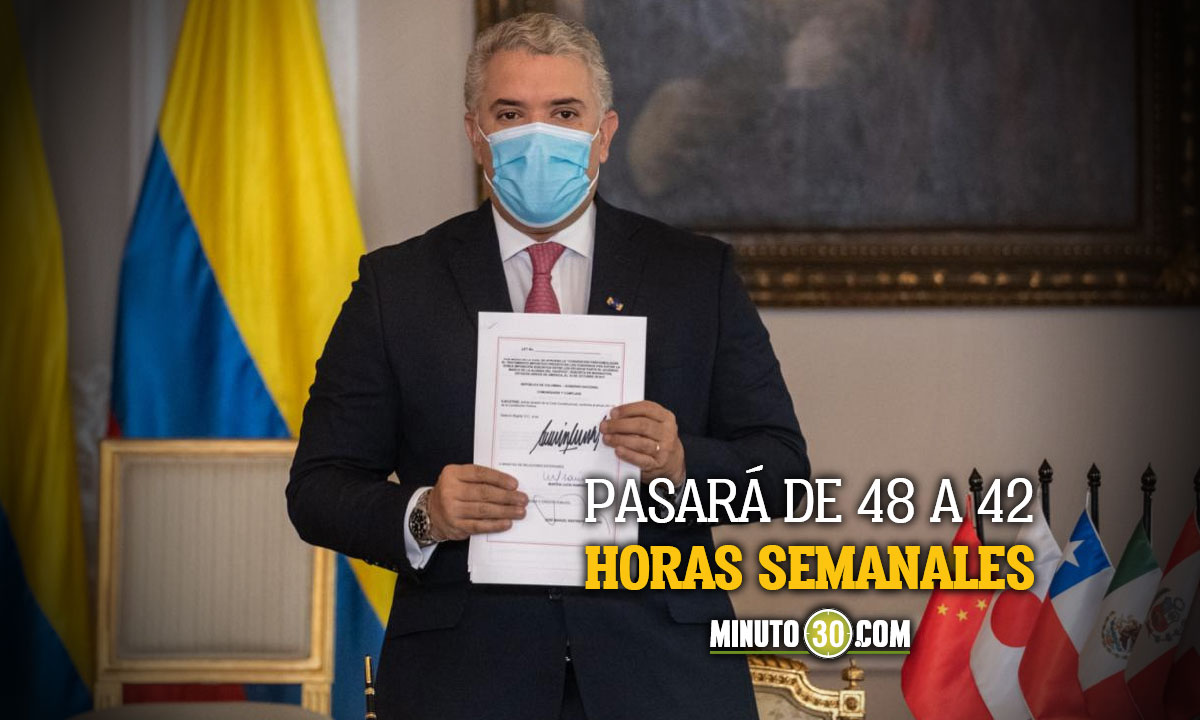 Es-oficial-Duque-firmo-la-ley-que-reduce-la-jornada-laboral-en-Colombia