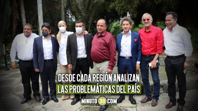 Luis-Perez-se-reunio-con-otros-exgobernadores-del-pais-en-el-marco-de-la-Alianza-de-las-Regiones exgobernadores del país