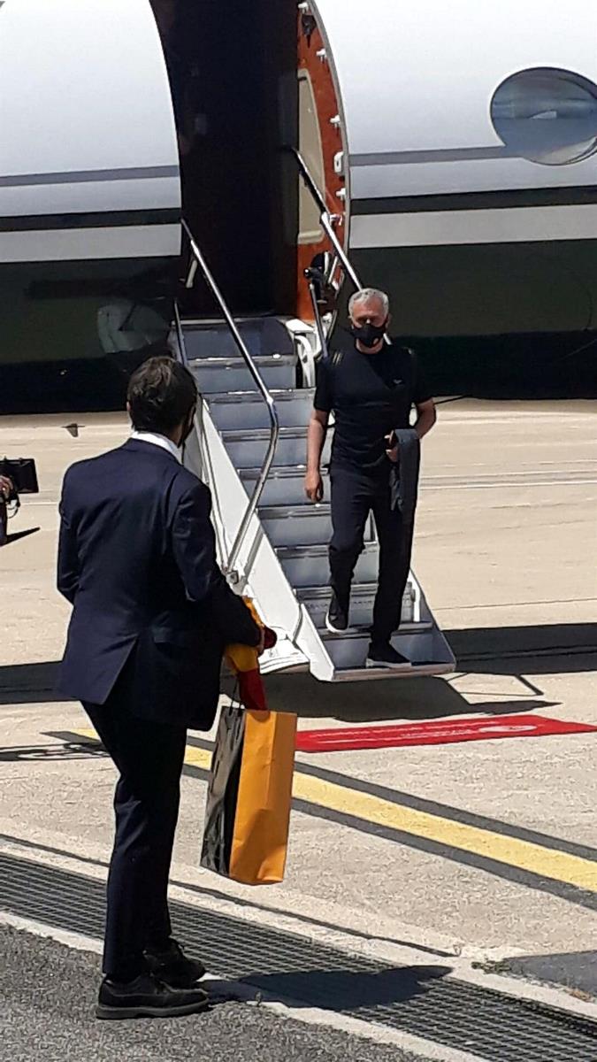 José Mourinho llega a Roma ovacionado por cientos de aficionados 2 MOURINHO2
