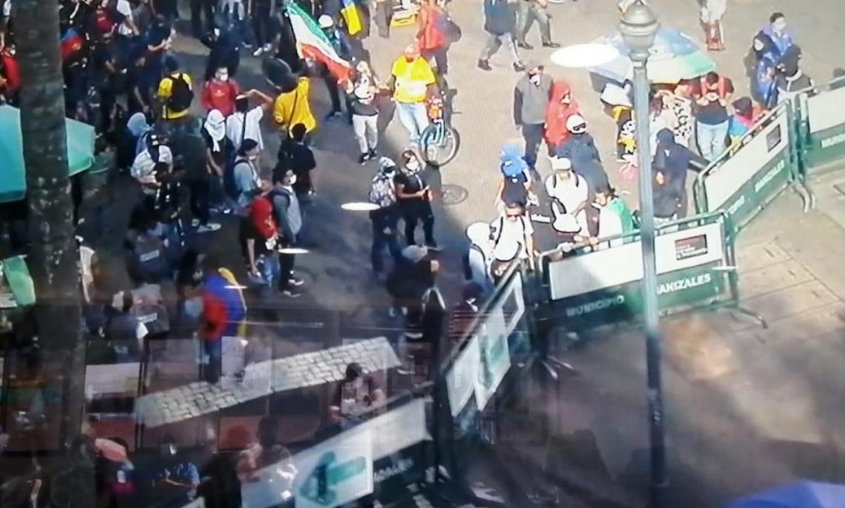 Video. Manifestaciones en Manizales: están por la Cra 23 para hacer plantón frente al Palacio Nacional 1 Harán plantón frente al Palacio Nacional en Manizales