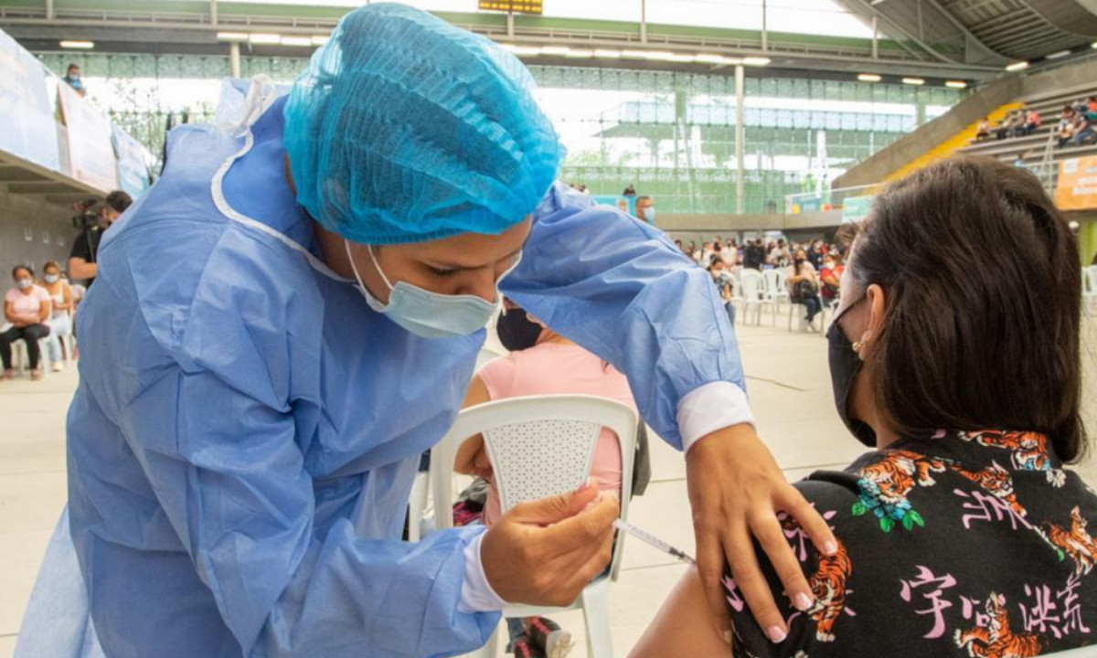 Cifras de ocupación UCI en Medellín demuestran la efectividad de la vacuna anticovid: Daniel Quintero 1 Cifras de ocupación UCI en Medellín demuestran la efectividad de la vacuna anticovid: Daniel Quintero