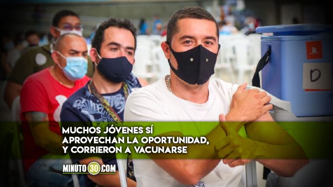 Vacunando-jovenes-Colombia-aplico-mas-de-550.000-dosis-el-pasado-viernes vacunación Colombia jóvenes