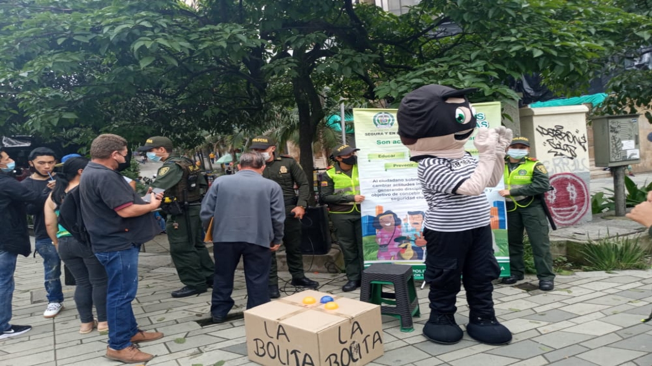 ¡Pilas, no caiga en la trampa! Con "La Bolita" están estafando a la gente en el Centro de Medellín 1 Medellín