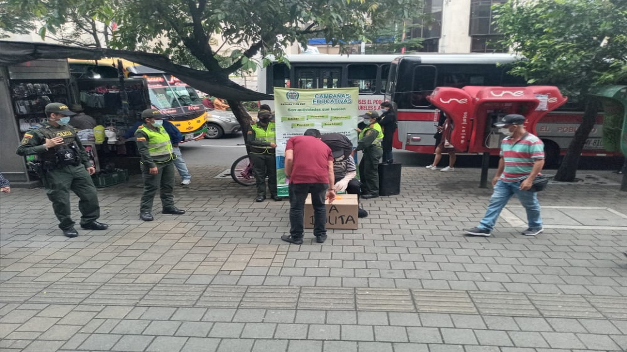 ¡Pilas, no caiga en la trampa! Con "La Bolita" están estafando a la gente en el Centro de Medellín 7 Medellín