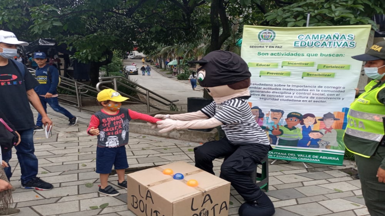 ¡Pilas, no caiga en la trampa! Con "La Bolita" están estafando a la gente en el Centro de Medellín 9 Medellín