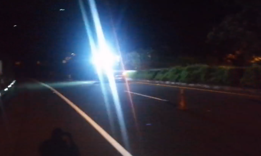 EN VIDEO: ¡Qué tristeza!  En una Kawasaki ‘se mató’ un motociclista en Barbosa