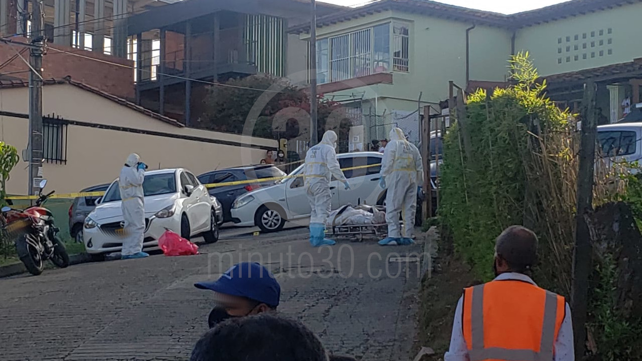 EN FOTOS Y VIDEO: ¡Qué tristeza! Hombre que estaba recogiendo al hijo en el colegio, murió arrollado 4 Robledo