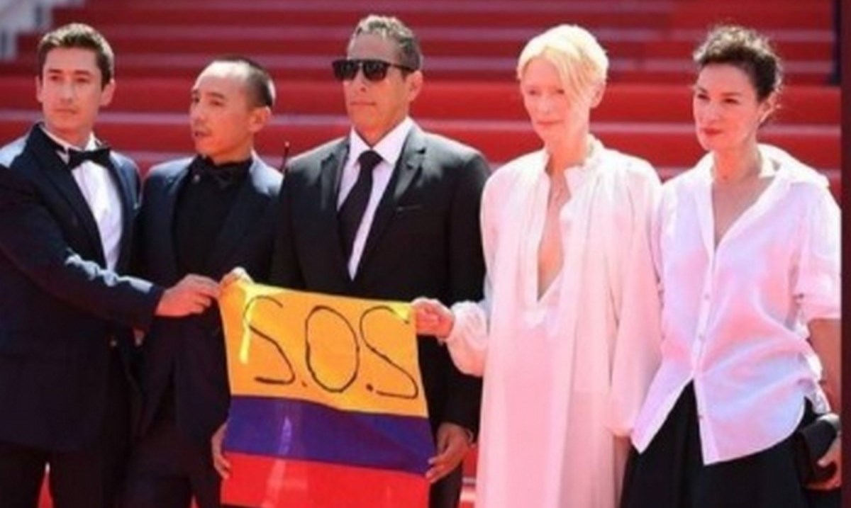 Mensaje en la alfombra roja del Festival de Cannes: “S.O.S Colombia” 1 actores canes sos colombia