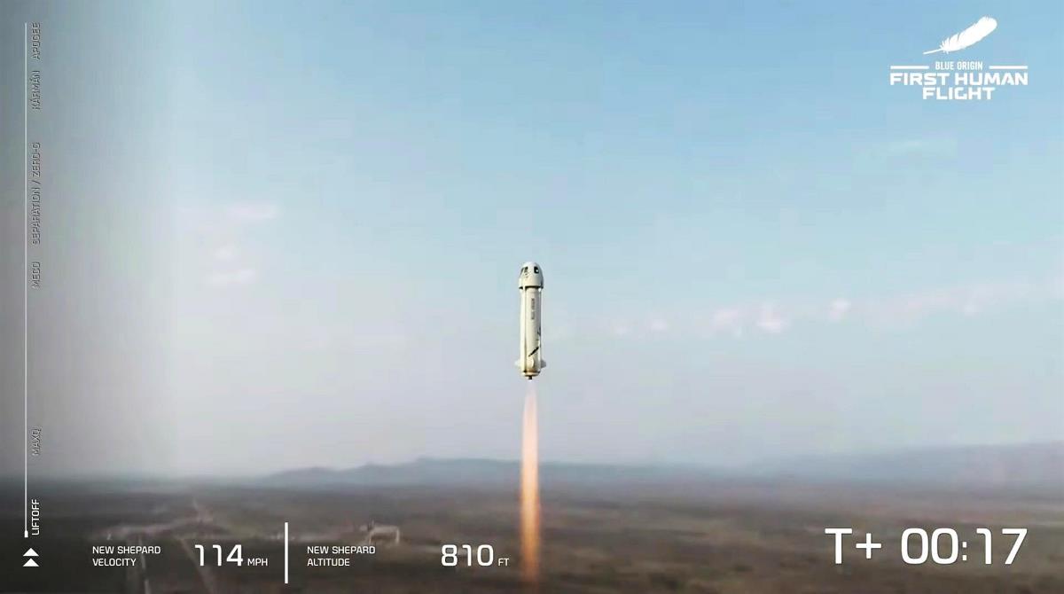 Jeff Bezos vuelve a la tierra tras alcanzar el espacio en un cohete de Blue Origin 2 Jeff Bezos