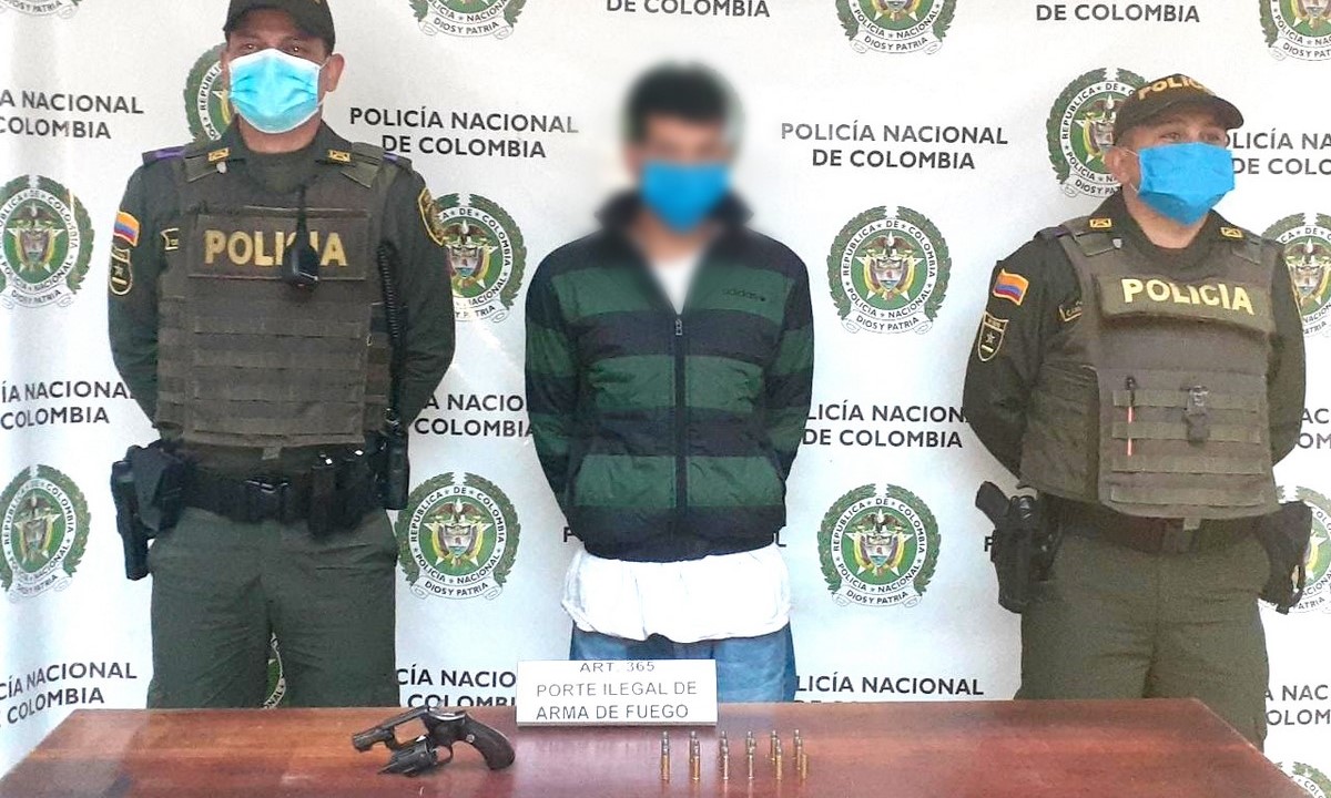 Lo cogieron con un revólver en Marinilla Lo cogieron con un revólver en Marinilla