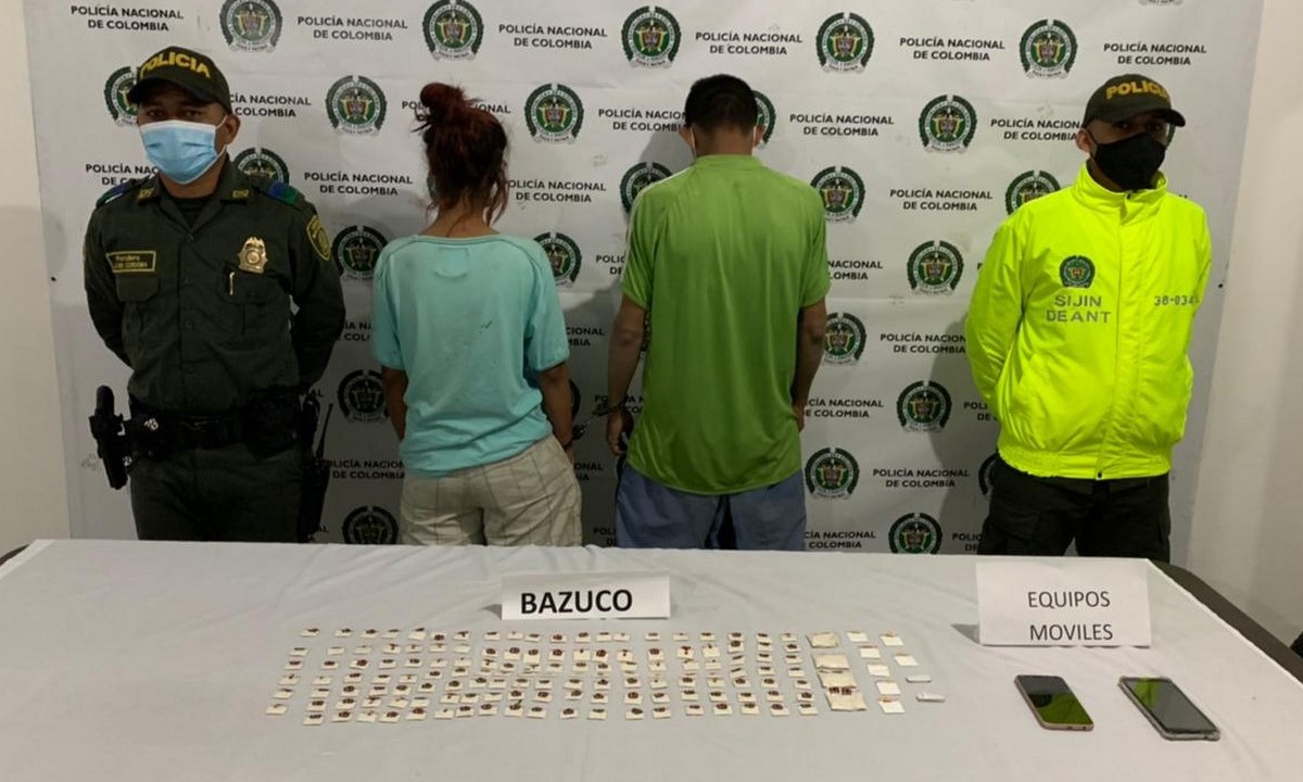 Cogieron a esta 'parejita' con bazuco en Sonsón Cogieron a esta 'parejita' con bazuco en Sonsón