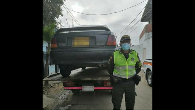 Polémica en Córdoba por la inmovilización de vehículos que trabajarían con aplicaciones móviles Polémica en Córdoba por la inmovilización de vehículos que trabajarían con aplicaciones móviles