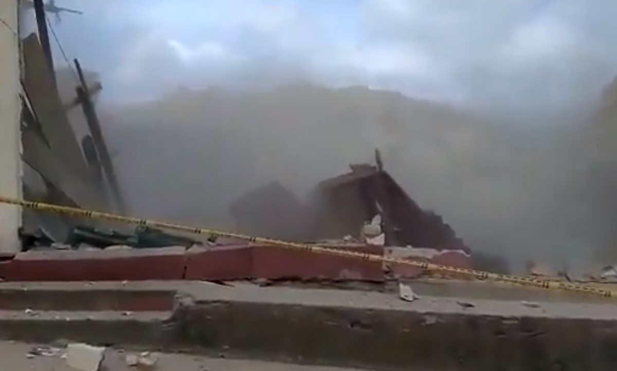 Video: ¡Muy triste! 15 familias perdieron su casa en Convención, Norte de Santander por falla geológica 1 15 casas colapsaron el Convención, Norte de Santander