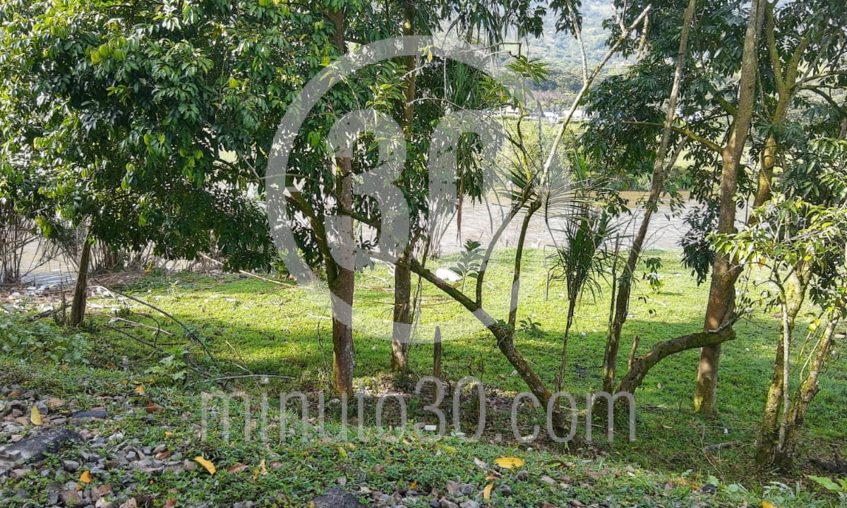 EN FOTOS: Sacaron otro cuerpo del río Medellín, esta vez en Barbosa 3 Barbosa