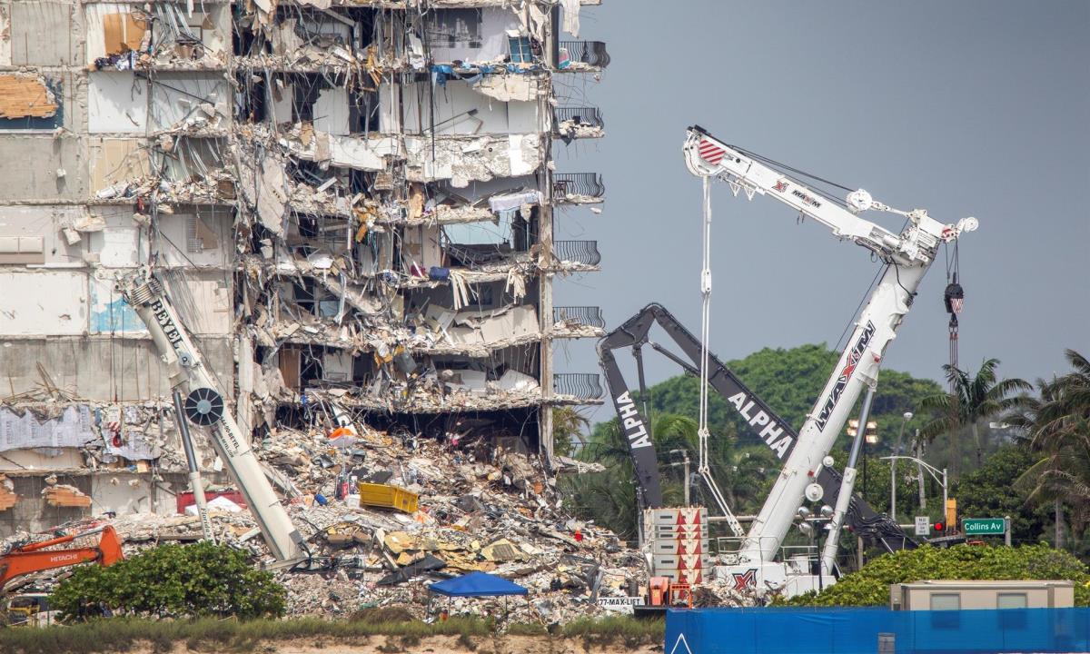 Ya son 24 las víctimas fatales que deja el derrumbe del edificio en Miami 1 edificio miami socorristas