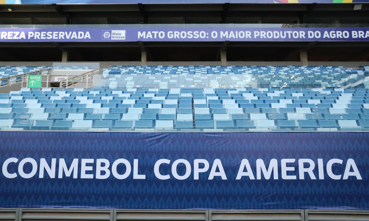 Vista el 18 de junio de una tribuna del estadio Arena Pantanal vacía debido a las restricciones por la covid-19, antes de un partido entre Chile y Bolivia por el grupo A de la Copa América, en Cuiabá (Brasil). EFE/Sebastiao Moreira/Archivo Copa América