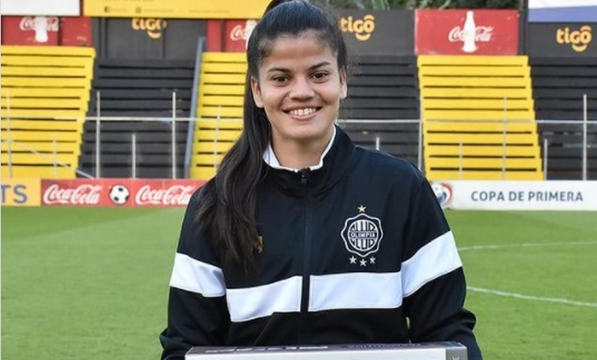 Le dieron un 'juego' de ollas tras ser la figura de un partido en una liga femenina 1 futbolista liga regalo ollas