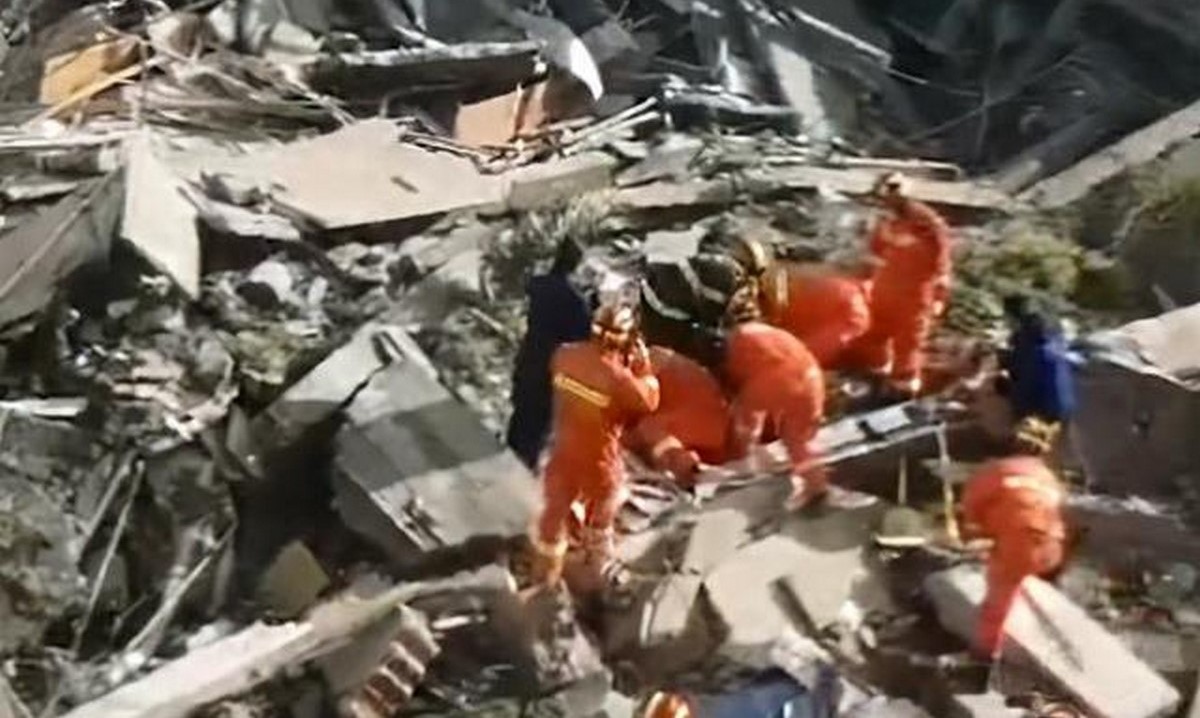 Video: Hotel en China se vino abajo, hay al menos un muerto y varios desaparecidos 1 Se desplomó un hotel en China, hay al menos un muerto