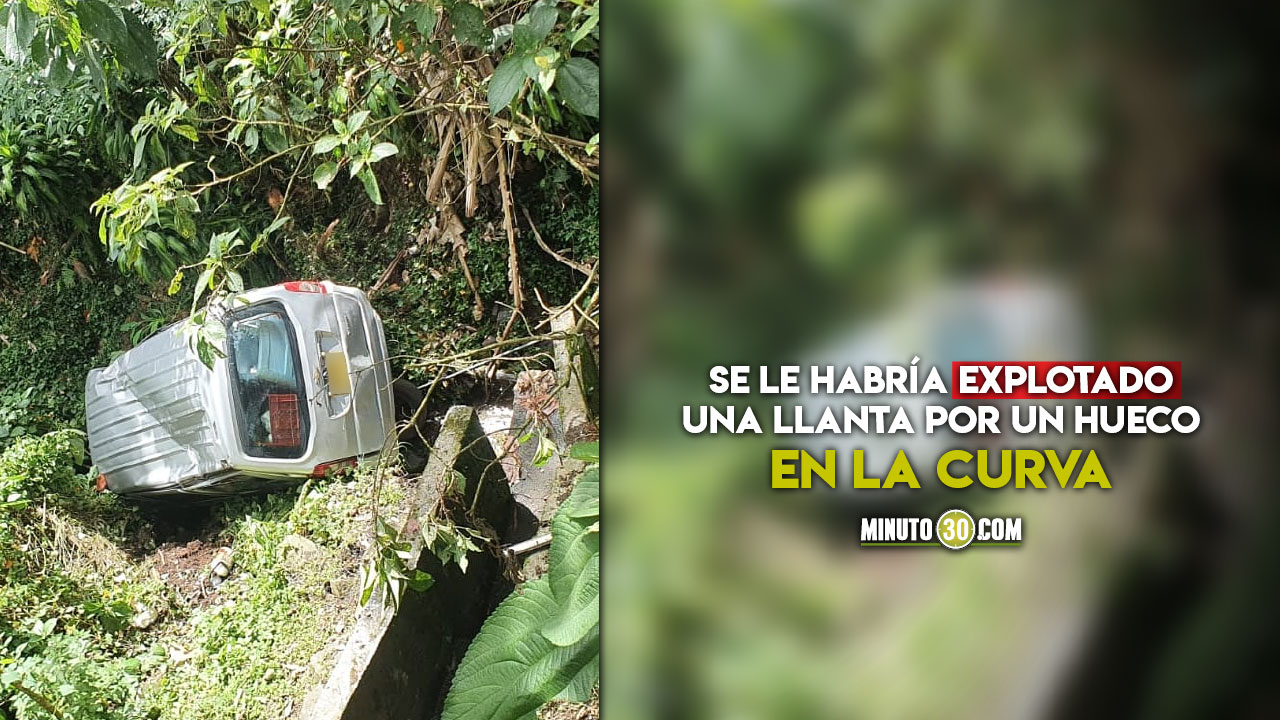 n carro cayó a un abismo en Santa Elena