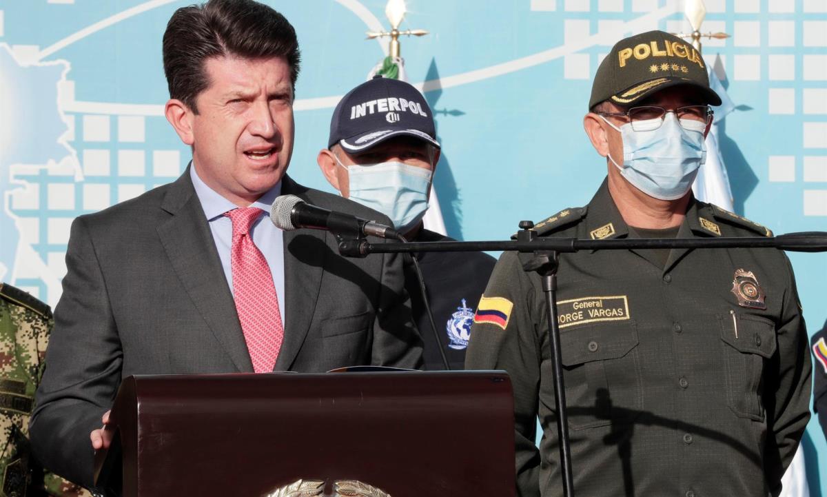 El ministro de Defensa de Colombia, Diego Molano, habla hoy, durante una conferencia de prensa en la sede de la Organización Internacional de Policía Criminal (INTERPOL) en Bogotá (Colombia). EFE/ Carlos Ortega Colombia