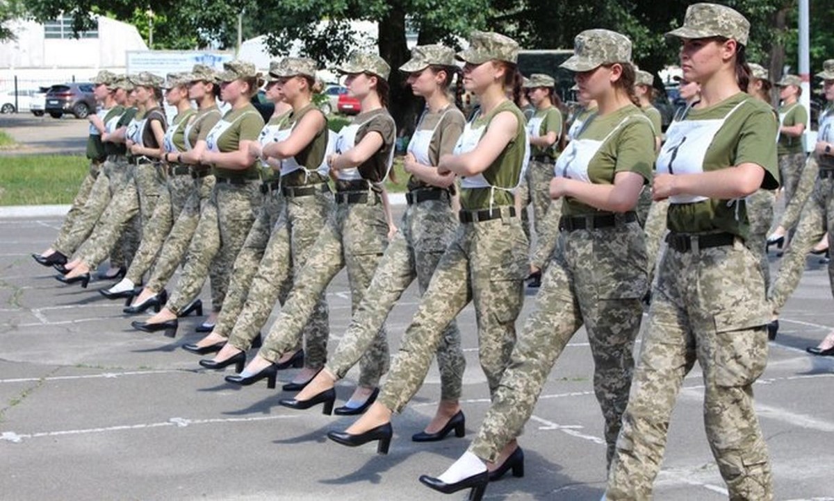 mujeres soldados