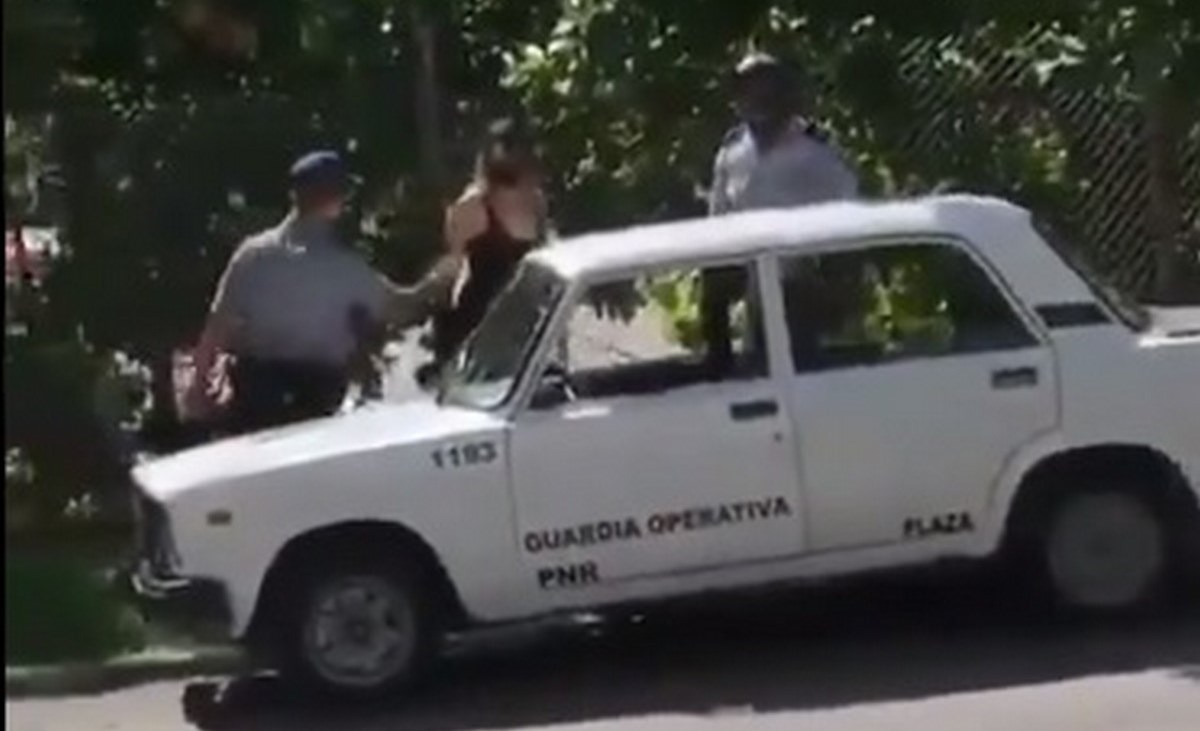 Policía de Cuba detiene a youtuber en plena entrevista 1 policia arresto policia suba yotuber