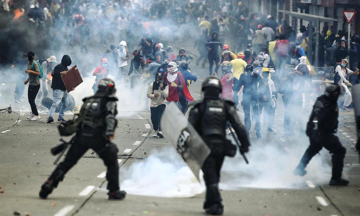 ¡26 son policías! La Defensoría reporta 50 heridos en las protestas del 20 de julio en Colombia 1 protestas colombia