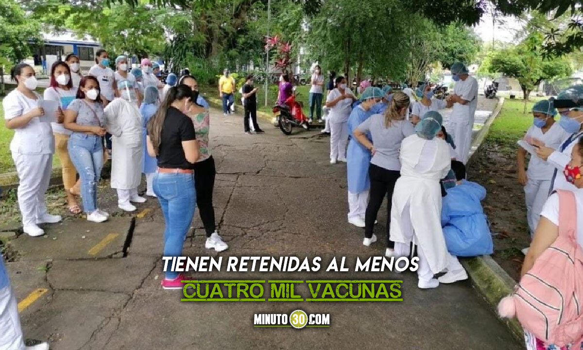 Enfermeros de Puerto Berrío en paro y retienen vacunas Covid Enfermeros de Puerto Berrío en paro y retienen vacunas Covid