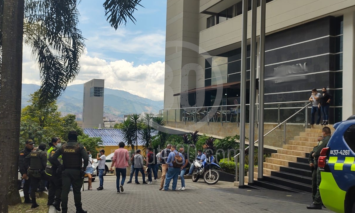 FOTOS. Estaban era disfrazados de Policía, se conoce otra versión del robo masivo en El Poblado 2 El Poblado