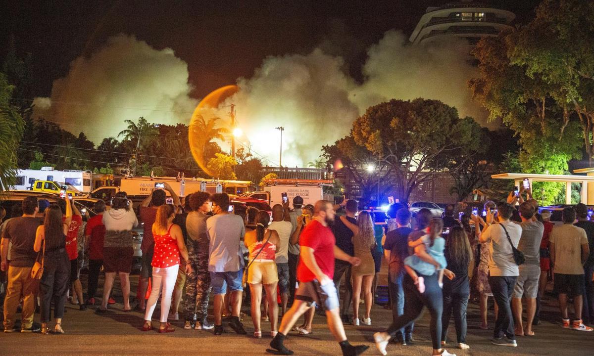 El edificio parcialmente derrumbado en Miami-Dade fue demolido por completo 1 Miami-Dade