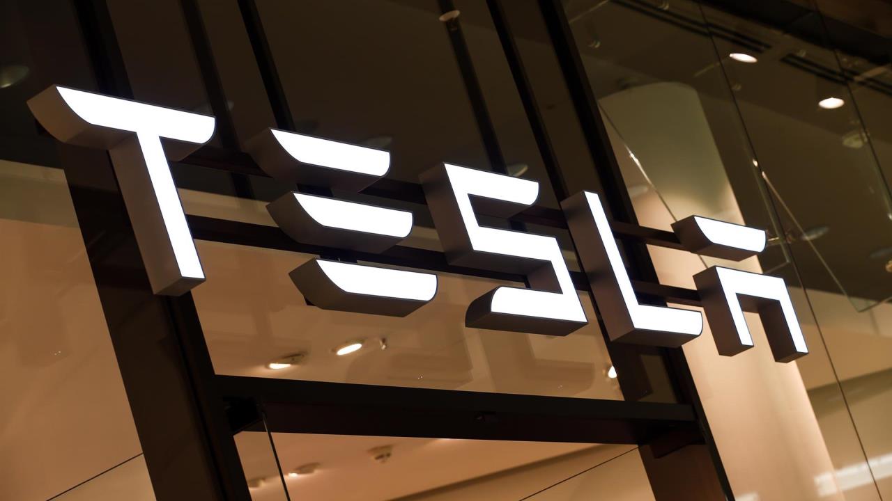 La compañía de automóviles eléctricos de lujo dijo que los ingresos del segundo trimestre fueron un 98 % superiores a los de 2020, gracias al "sustancial crecimiento de la entrega de vehículos". EFE/Felipe Trueba/Archivo Tesla