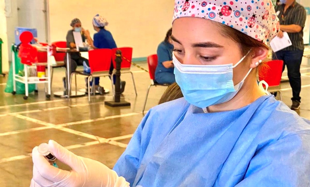Gobierno ya piensa en habilitar la vacuna a todos Gobierno ya piensa en habilitar la vacuna a todos