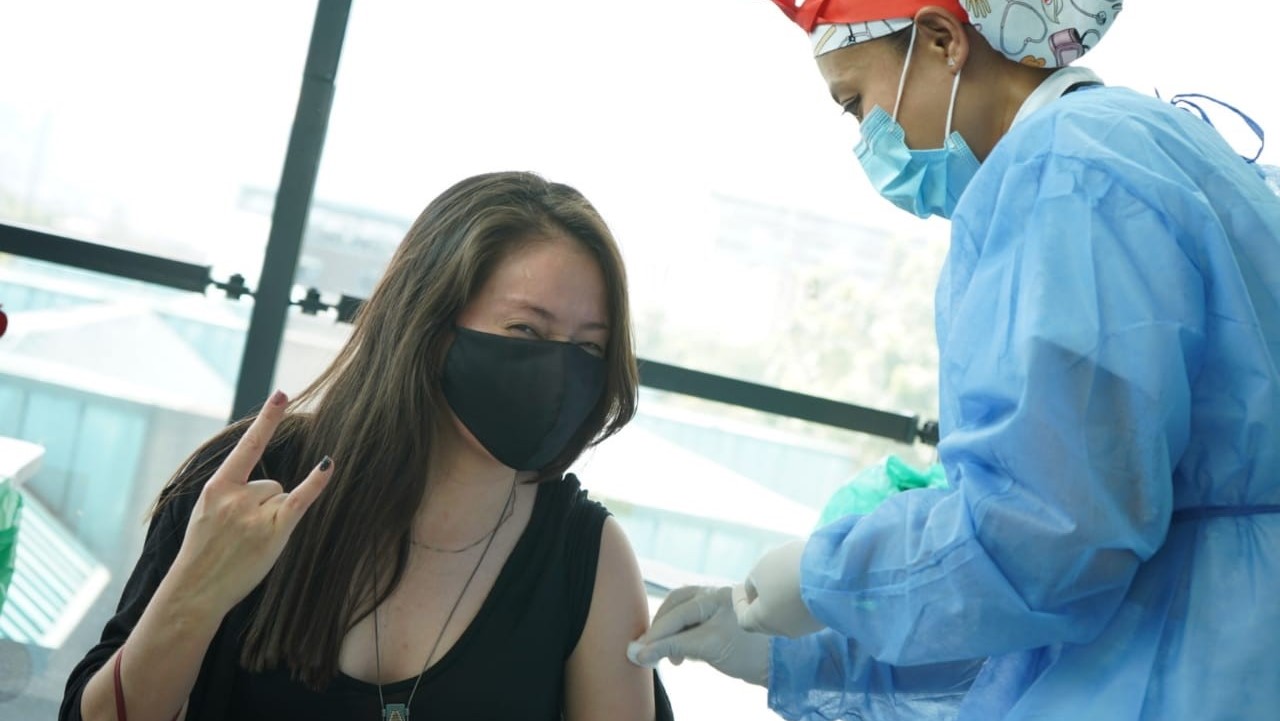 ¡Qué buena! Jóvenes en Medellín sí se están vacunando