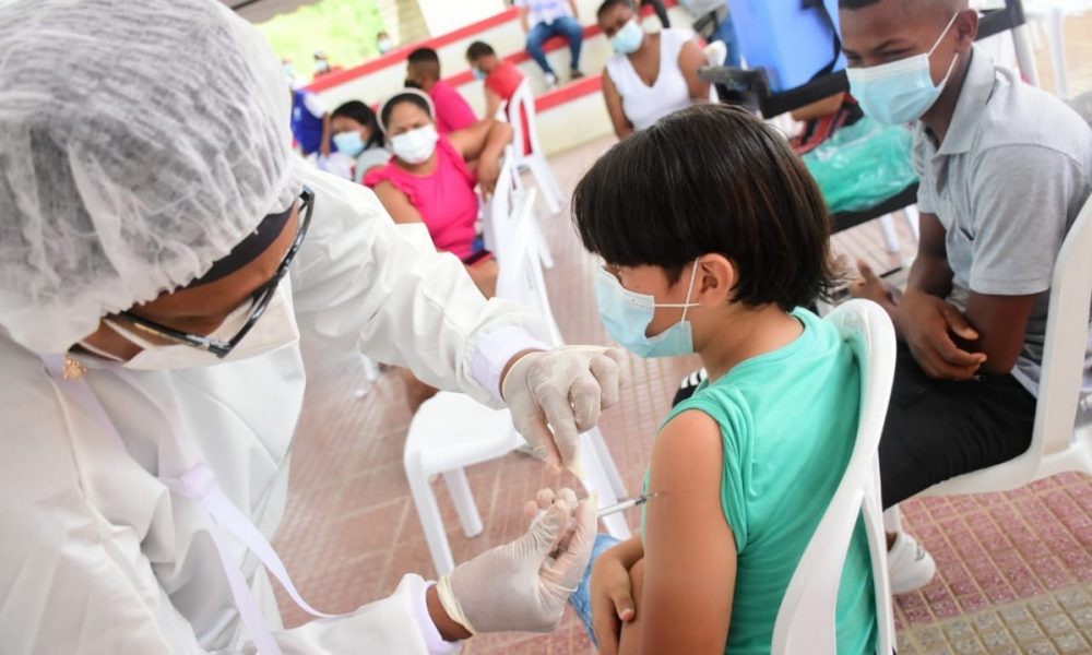 Niños mayores de 12 años se podrían vacunar en agosto