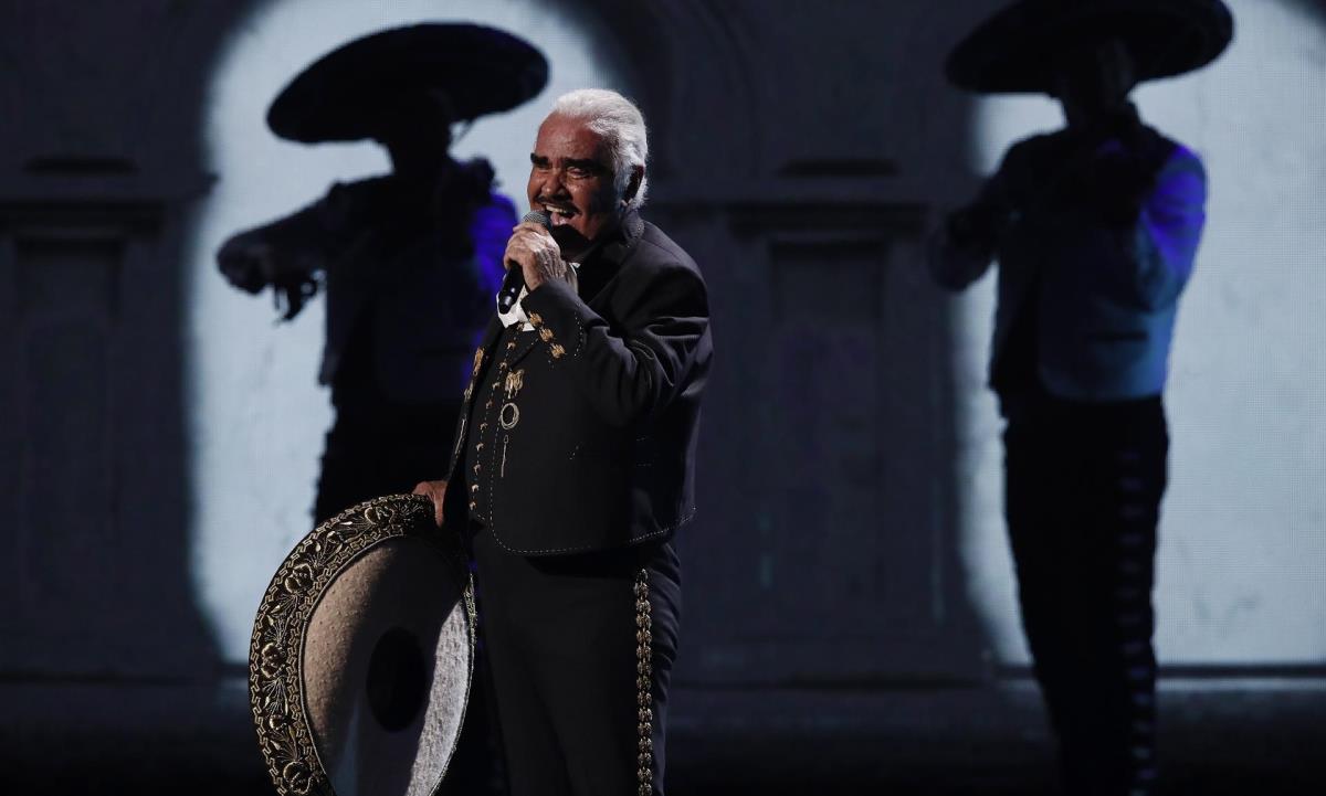 Vicente Fernández es hospitalizado de emergencia en México 1 Vicente Fernández