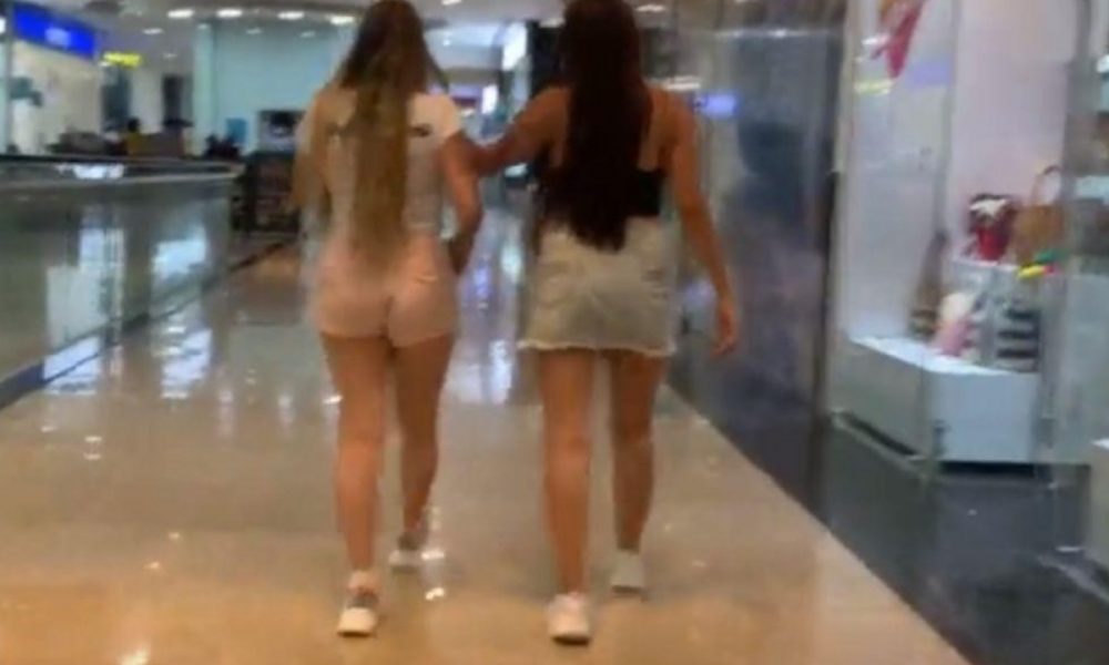 Las pillaron grabando un video 'porno' en un reconocido centro comercial
