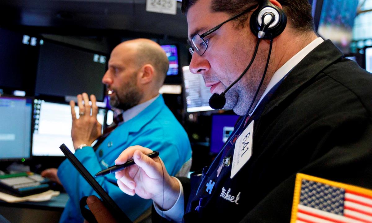 Wall Street cierra con pérdidas y el Dow baja 0,75 % por temor a covid-19 1 Wall Street