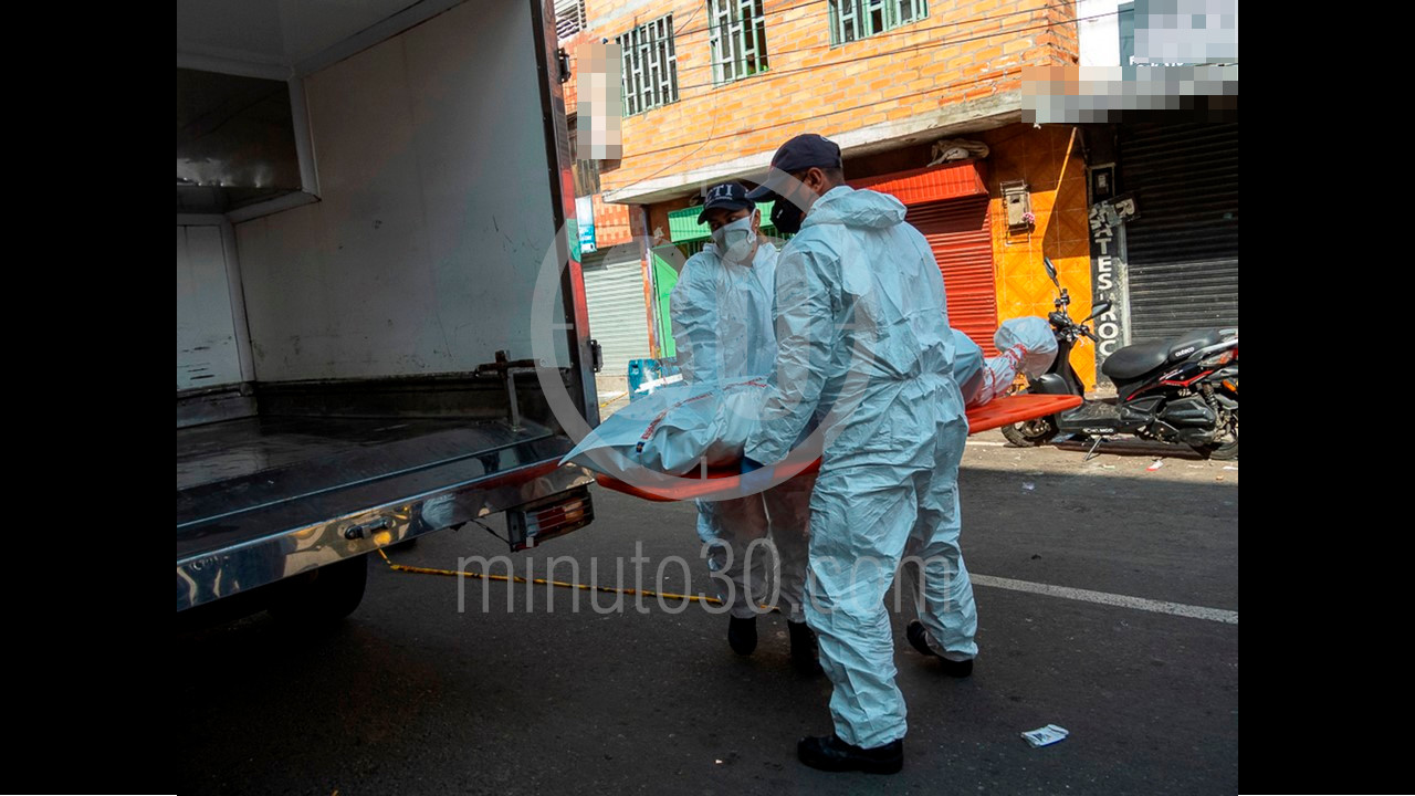 [Fotos] Un habitante de calle fue encontrado sin vida en el centro de Medellín
