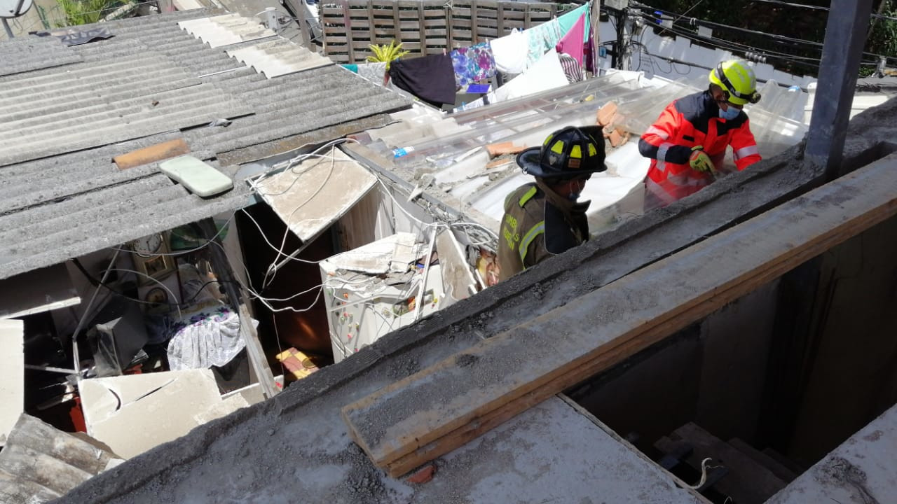 EN FOTOS: ¡Qué susto! En Aranjuez se cayó el muro de una obra sobre una vivienda 4 Aranjuez