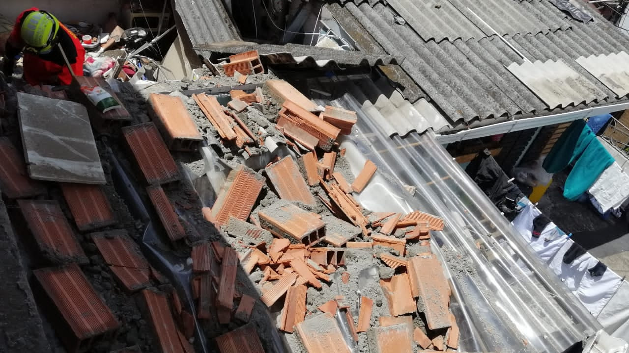 EN FOTOS: ¡Qué susto! En Aranjuez se cayó el muro de una obra sobre una vivienda 2 Aranjuez