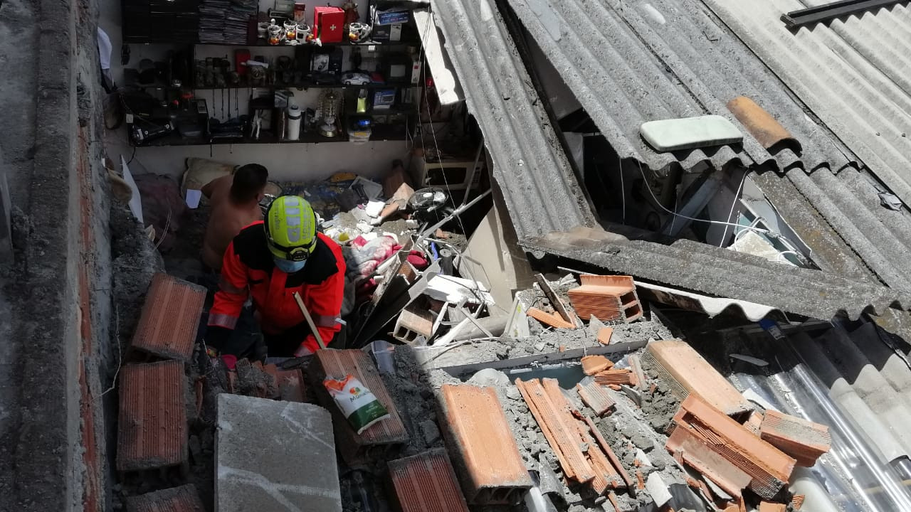 EN FOTOS: ¡Qué susto! En Aranjuez se cayó el muro de una obra sobre una vivienda