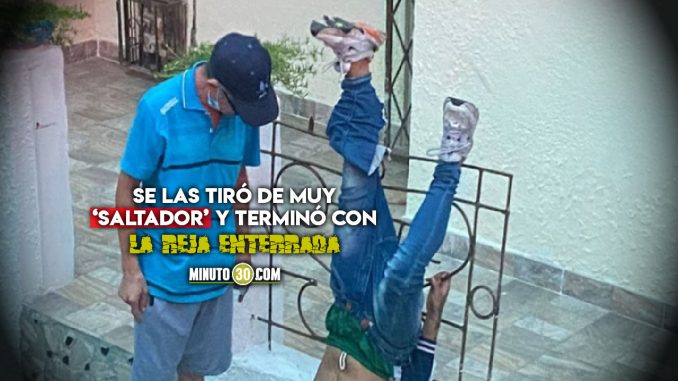 Con-el-pie-incrustado-en-una-reja-termino-un-fletero (1) fletero
