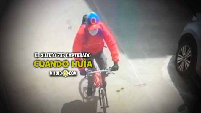 Con-un-arma-de-balines-y-en-bicicleta-un-ladron-se-robo-mas-de-50-millones-de-pesos Santander